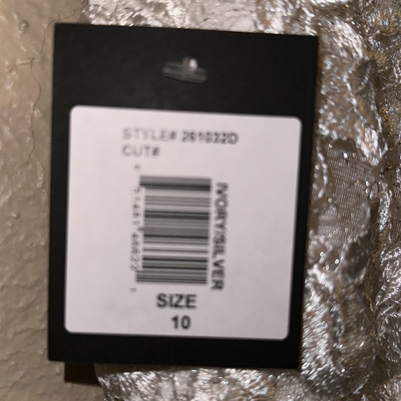 Marina lace mermaid dress - Picture 4 of 4